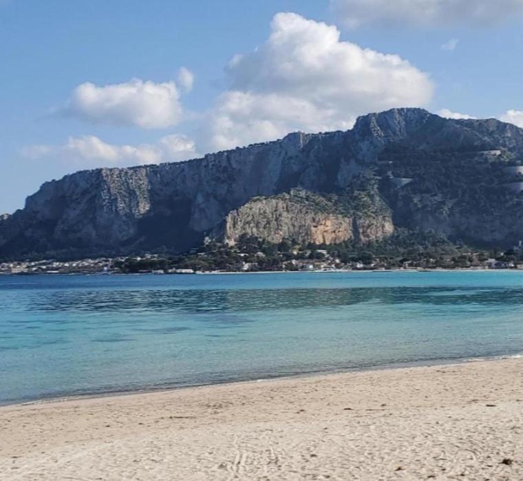 Fronte mare Arenella
