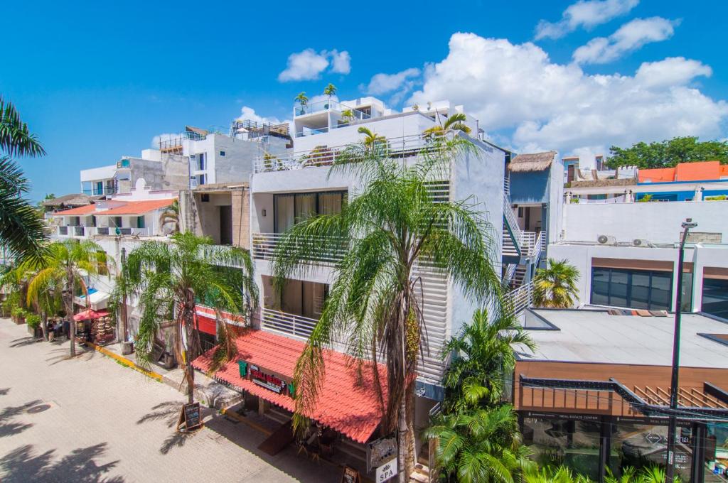 Kuxtal 3 Bedroom Downtown Apartment by Casago