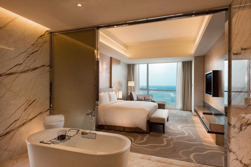 Hilton Yantai Golden Coast Room Type - KING SEA VIEW SUITE