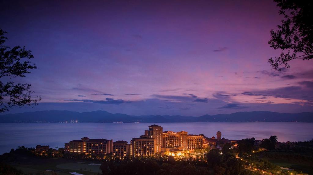 Hilton Yuxi Fuxian Lake photo 3