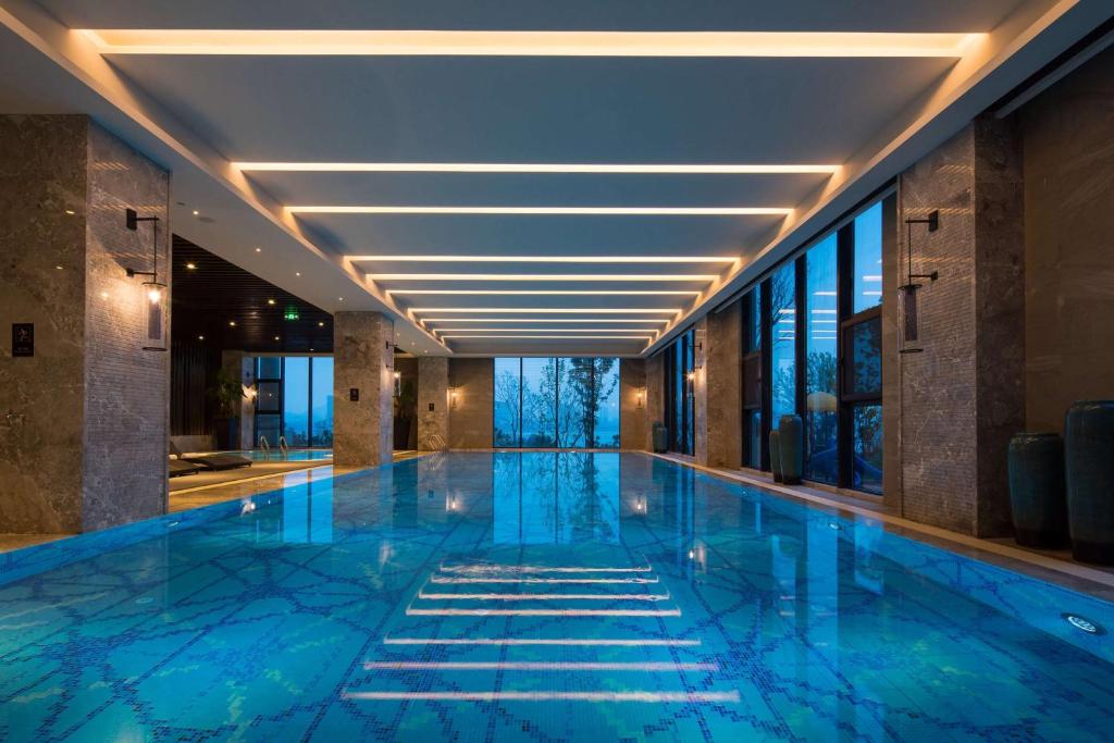 DoubleTree by Hilton Qingdao Oriental Movie Metropolis - Tap to explore photos