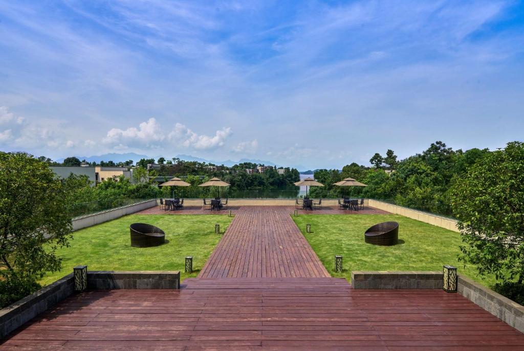Lushan West Sea Resort, Curio Collection by Hilton photo 2