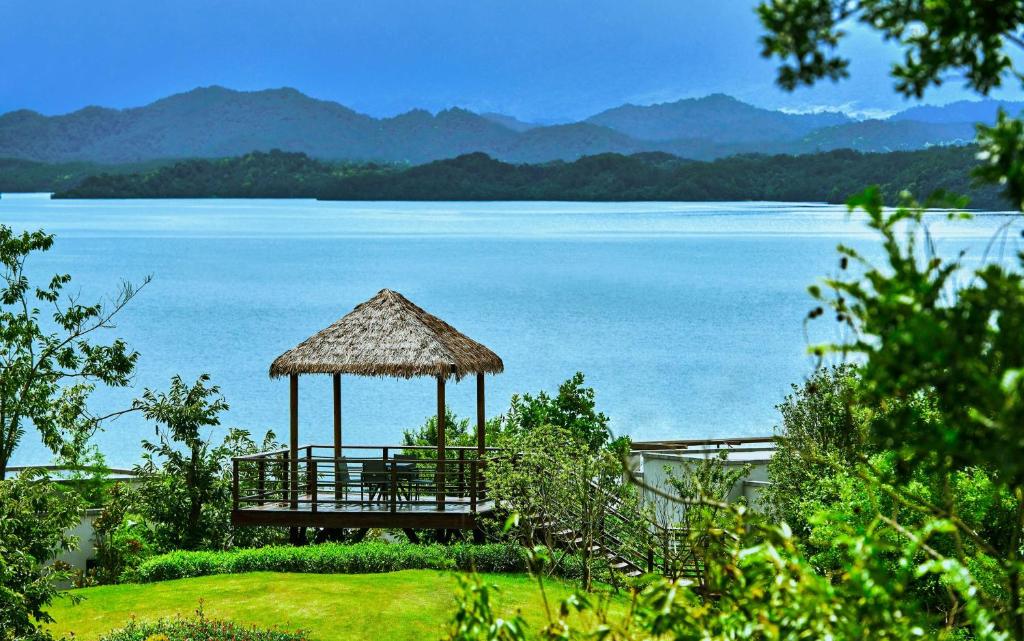 Lushan West Sea Resort, Curio Collection by Hilton photo 1