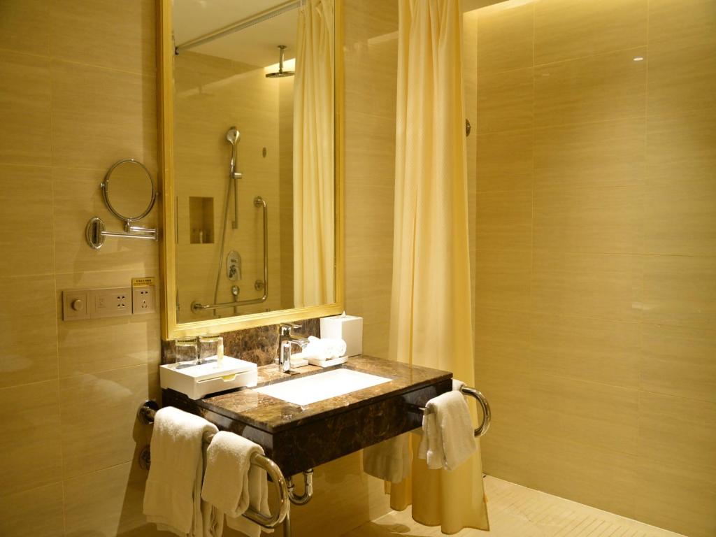 Hilton Yantai Room Type - KING ACCESSIBLE ROOM