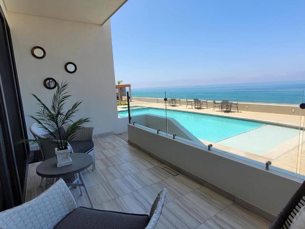 Seafront Luxury Condo in Rosarito with Pool & Jacuzzi photo 3