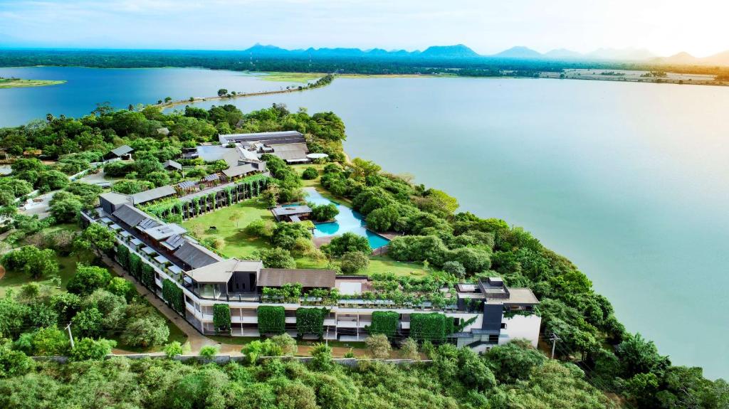 Doubletree By Hilton Weerawila Rajawarna Resort photo 1