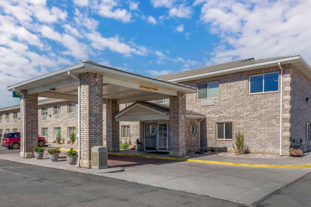 Quality Inn & Suites Fillmore I-15 image