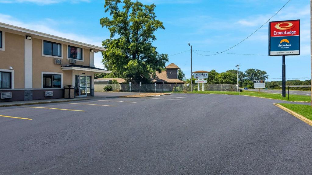 Econo Lodge Portage photo 2