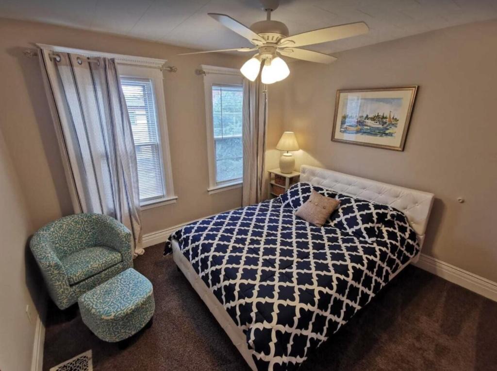 Prime location! 4 bedroom house located right next to the casino and the falls photo 3