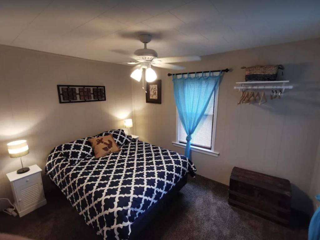 Prime location! 4 bedroom house located right next to the casino and the falls photo 4