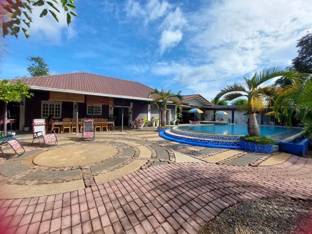 Ice Bear Bar & Tourist Inn photo 2