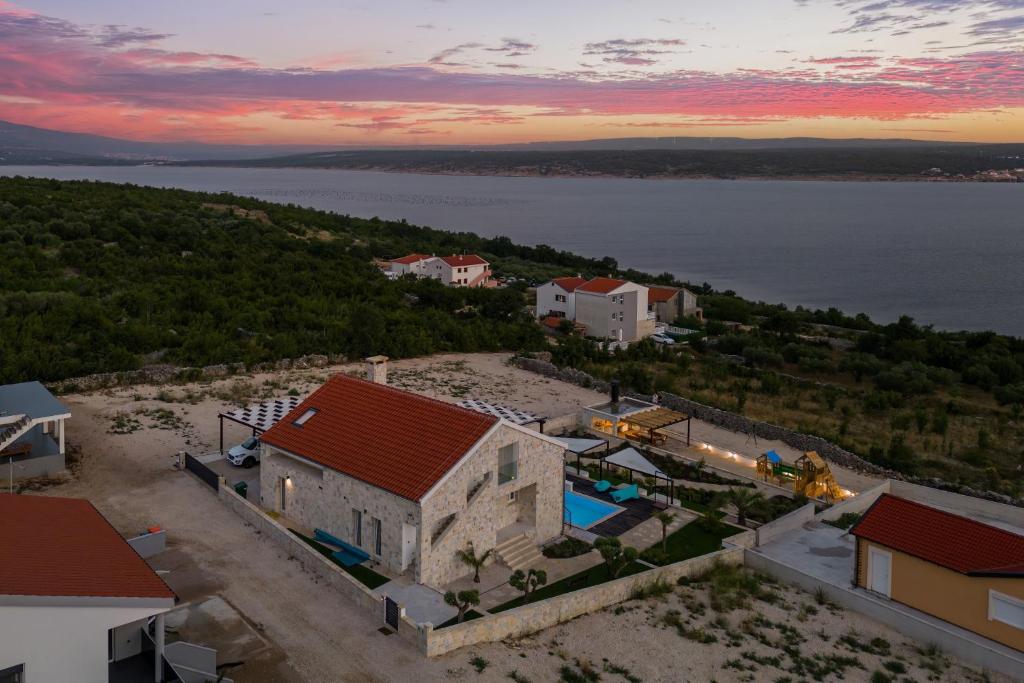 Family friendly house with a swimming pool Maslenica, Novigrad - 20492