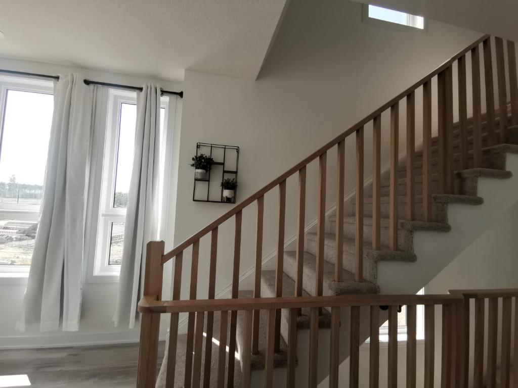 Beautiful, 4brd-3bthTownhome 7mins to Lakeshore photo 2