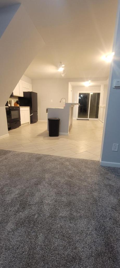 Lovely two bedroom house with gas fireplace photo 1