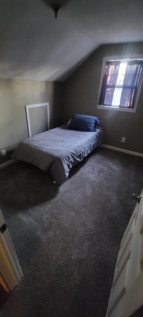 Lovely two bedroom house with gas fireplace photo 2
