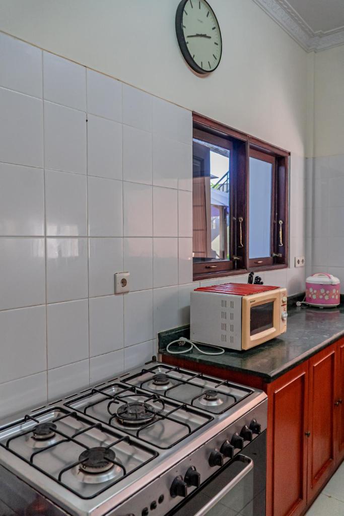 Tentram Homestay Jimbaran - Tap to explore photos