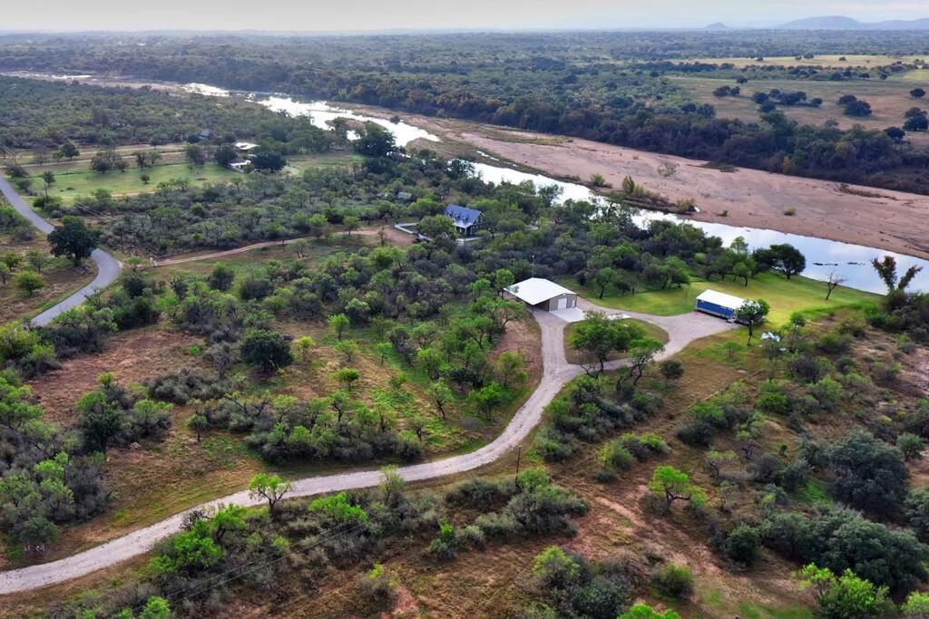 Eagle's Grotto - Quiet 5 Acre Riverside Retreat on Llano River photo 3