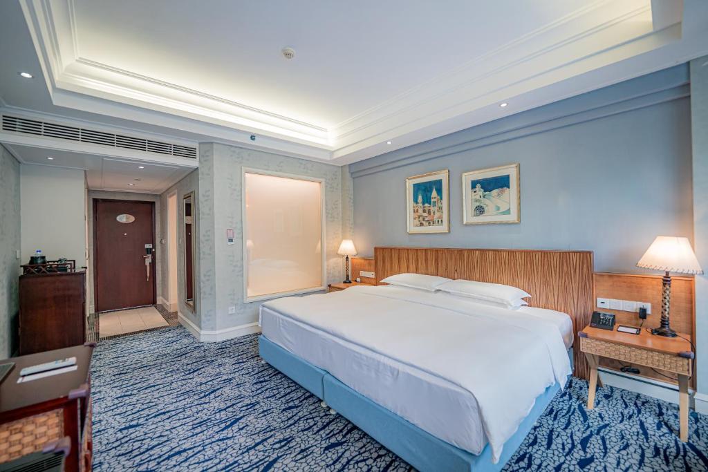 Good View Hotel Tangxia - 15 mins drive from Dongguan South Railway Station Room Type - Poolside Superior King Room