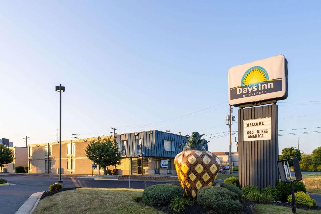 Days Inn by Wyndham Winchester photo 2