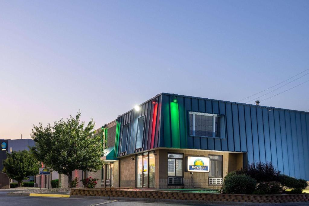 Days Inn by Wyndham Winchester photo 3
