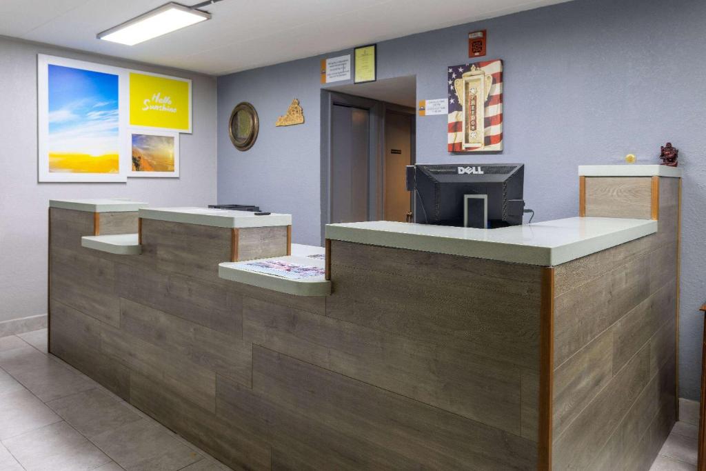 Days Inn by Wyndham Winchester photo 4