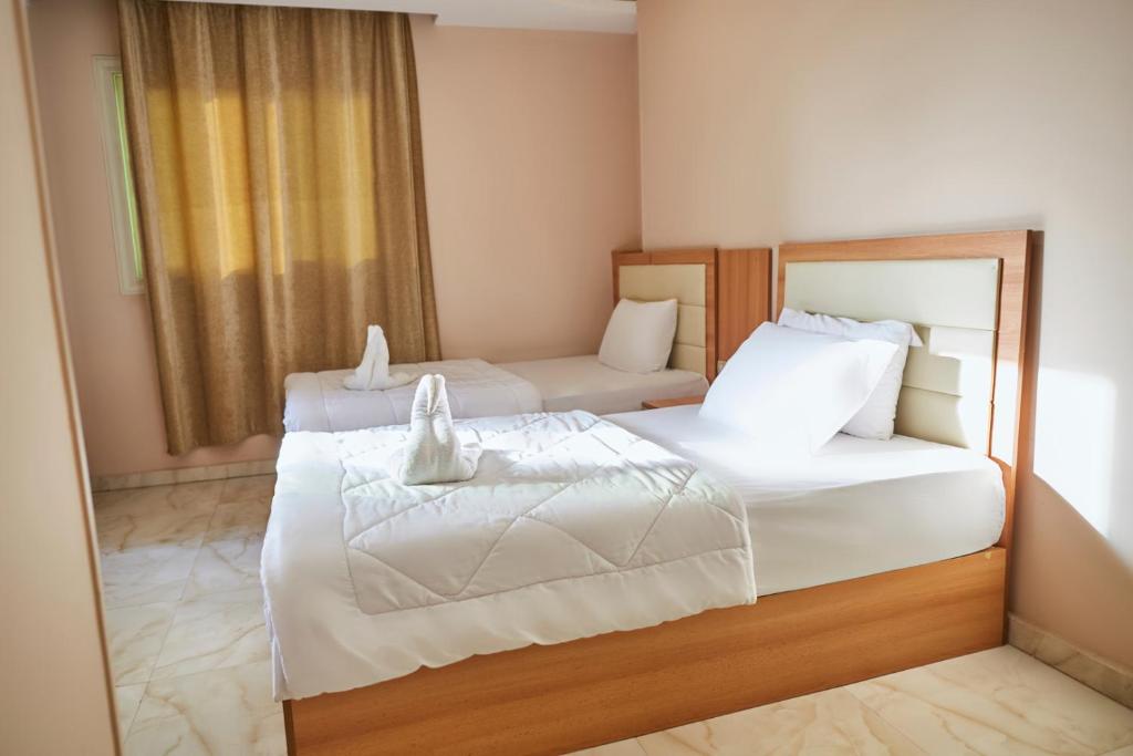 Grand Pyramid View Hotel