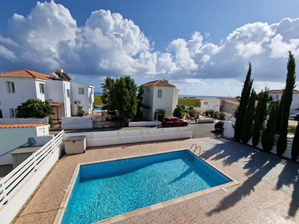 Mandria, 3 bed with pool photo 1