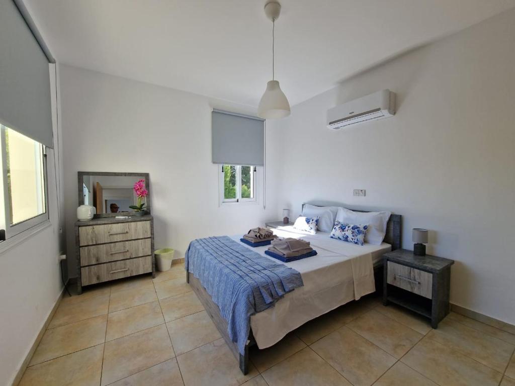Mandria, 3 bed with pool photo 3