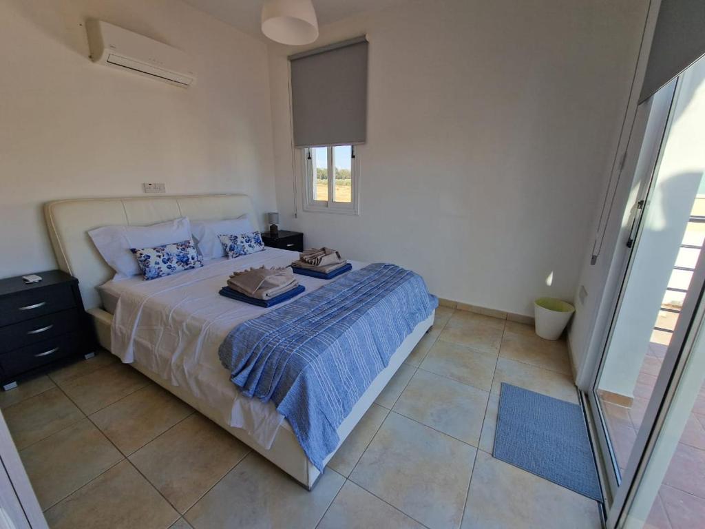 Mandria, 3 bed with pool photo 2
