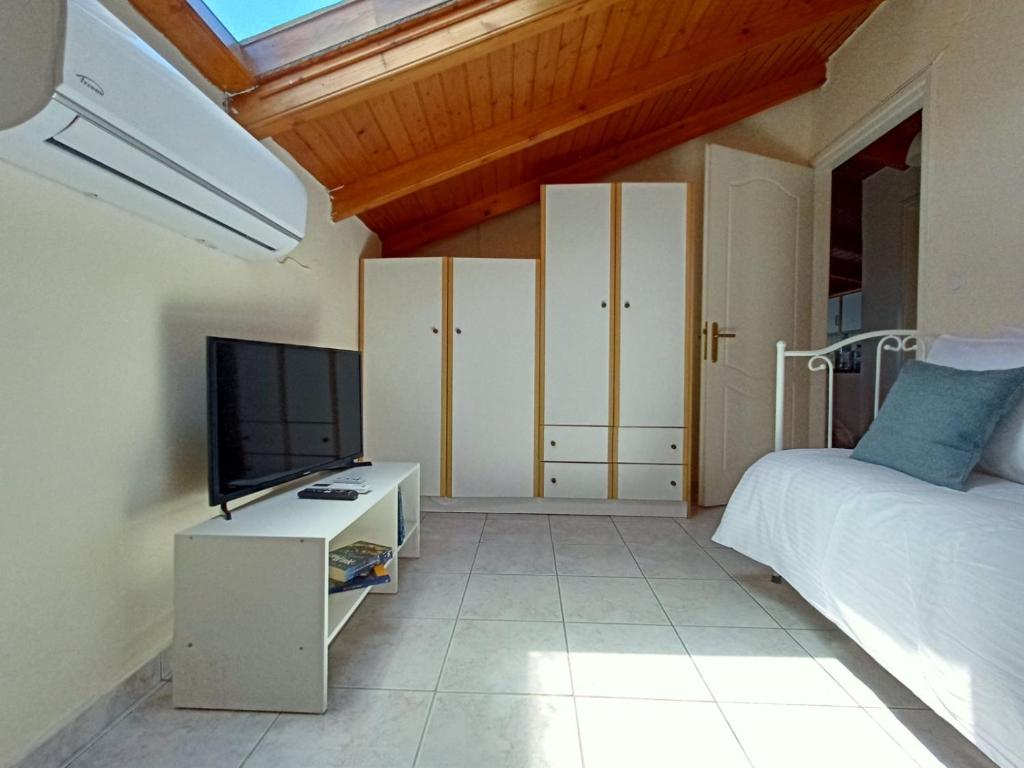 Doma Menidi Rooftop Apartment photo 3