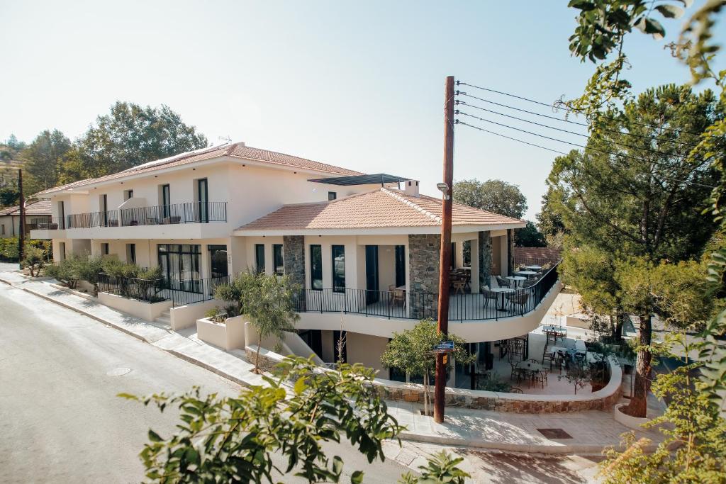 Thymises Boutique Hotel photo 2