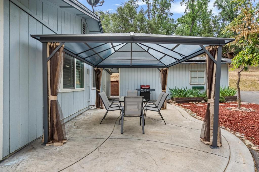 Sweet Haven - Home with EV Charger near Yosemite photo 2