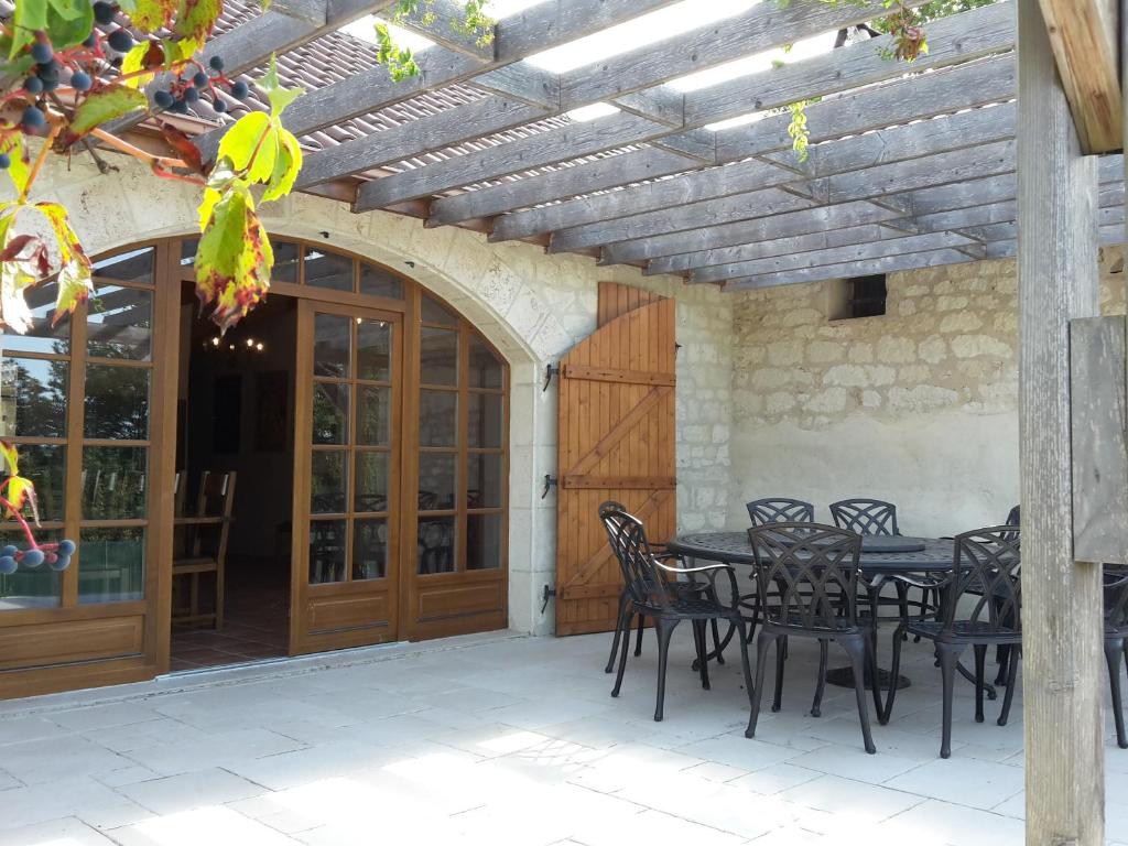 Le Petit Soyc - 5 Bed 4 Bath Cottage with pool - sleeps 10 photo 4