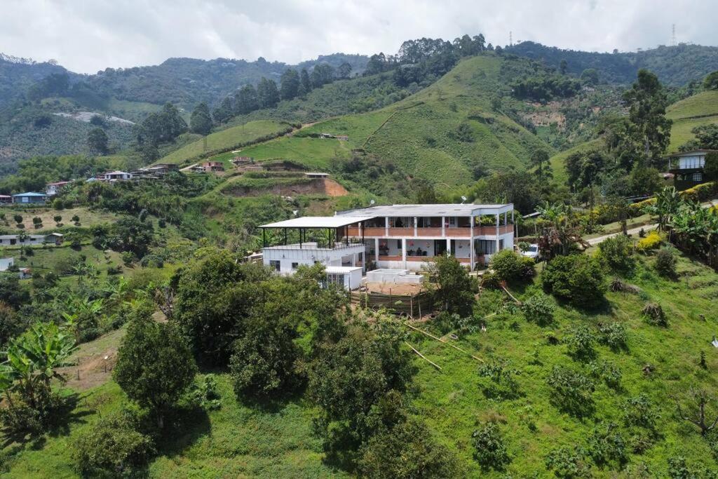 Villa Mercy, finca con jacuzzi cerca a Pereira photo 4
