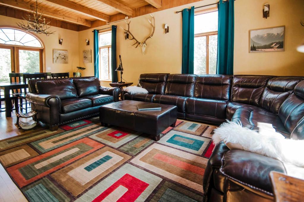 Big House Lodge - Cle Elum Retreat on 8 Acres! photo 4