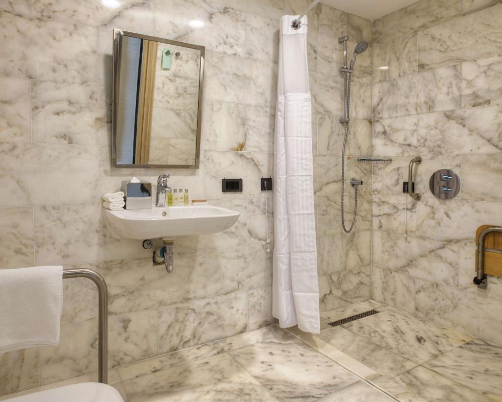 Hilton Garden Inn Isparta Room Type - QUEEN ACCESSIBLE ROOM