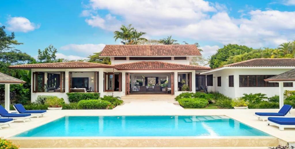 Sunny Vacation Villa No 72