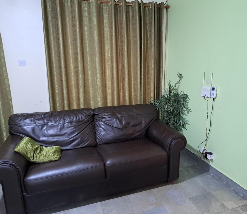 Mfalme House, Ngoingwa Estate, 100 Metres from Thika-Mangu Rd, Close to Thika City Centre - Free Parking, Fast Wi-Fi, Smart TV, 2 Bedrooms Perfect for a Family of 2-4 Members photo 4