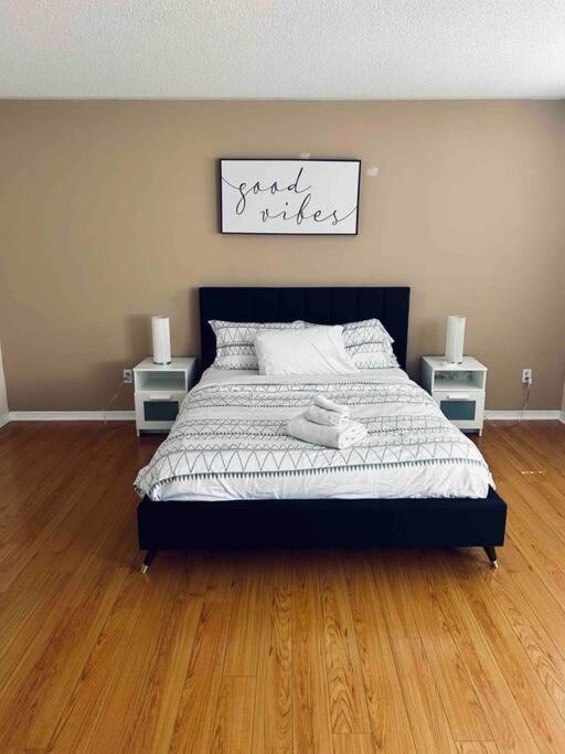5 bedroom family home in Mississauga with parking photo 1
