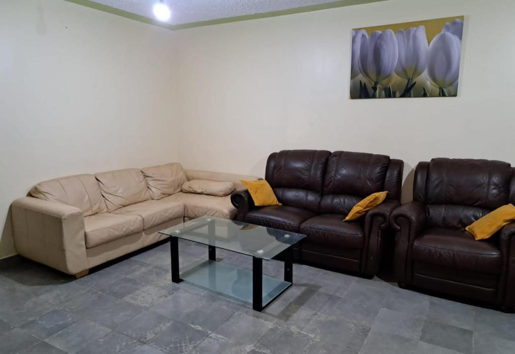 Mfalme House, Ngoingwa Estate, 100 Metres from Thika-Mangu Rd, Close to Thika City Centre - Free Parking, Fast Wi-Fi, Smart TV, 2 Bedrooms Perfect for a Family of 2-4 Members photo 2