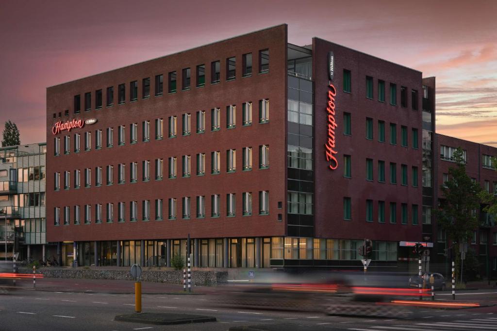 Hampton by Hilton Amsterdam Centre East photo 4