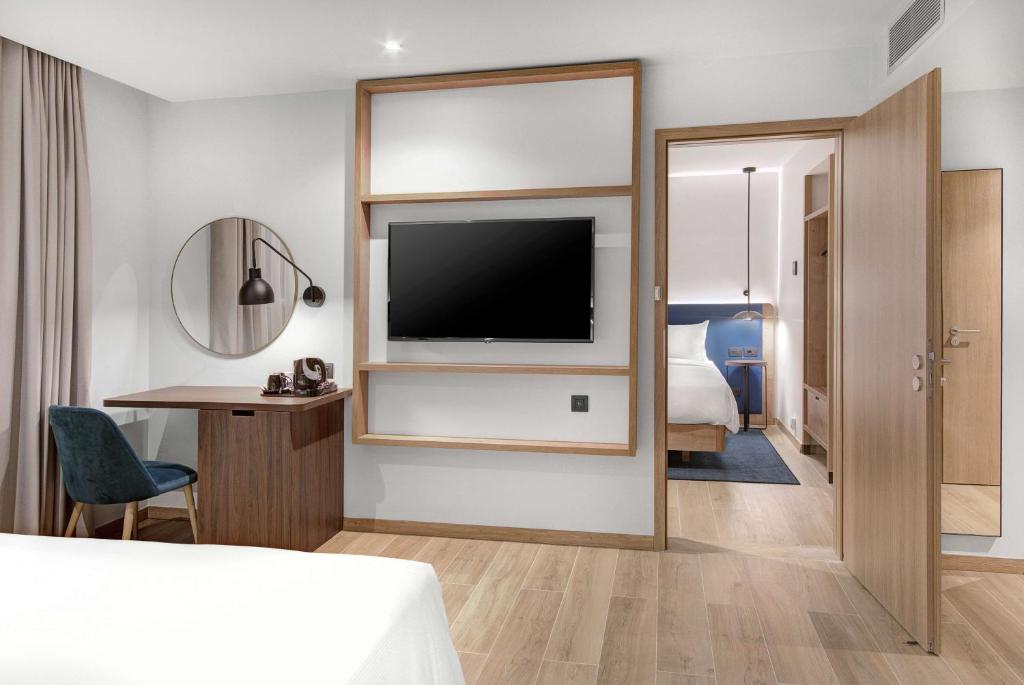 Hilton Garden Inn Bucharest Airport Room Type - Connecting Family Room