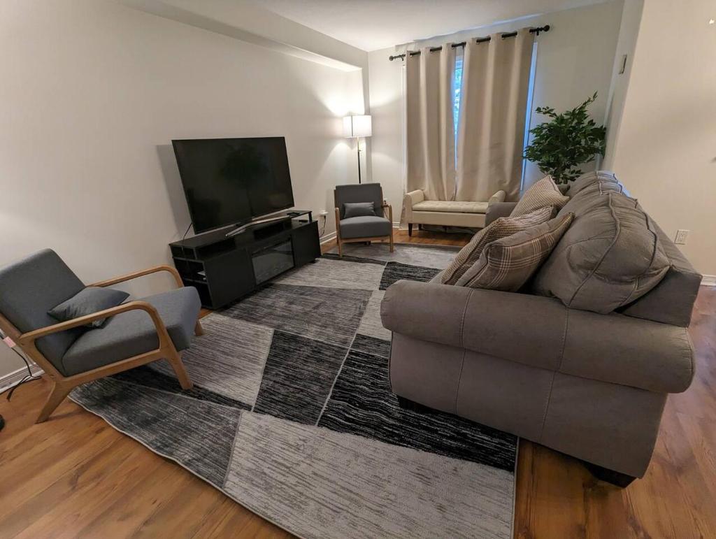 Adorable 4 bed,2 bath house photo 2