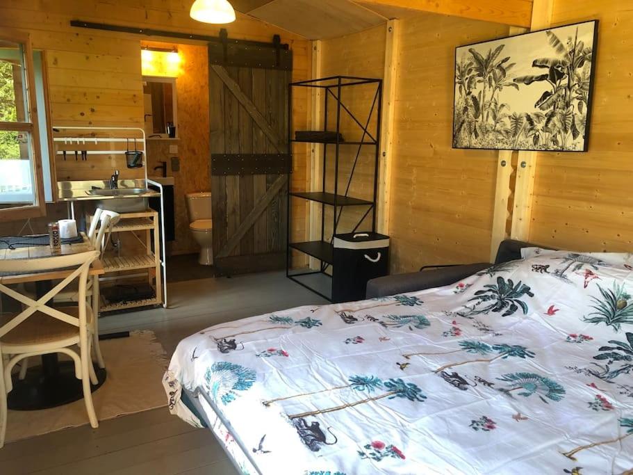 Tiny House Close to Brussels South Charleroi Airport photo 1