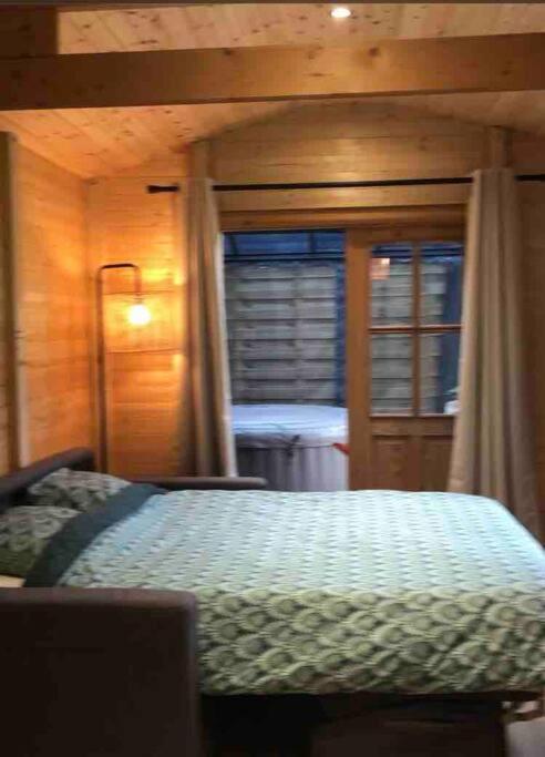 Tiny House Close to Brussels South Charleroi Airport photo 2