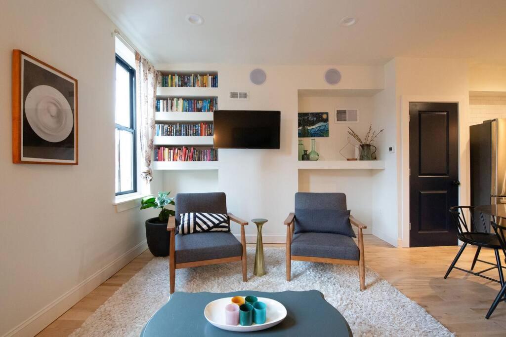 Large 2 BDR With Deck Hosted By StayRafa photo 1