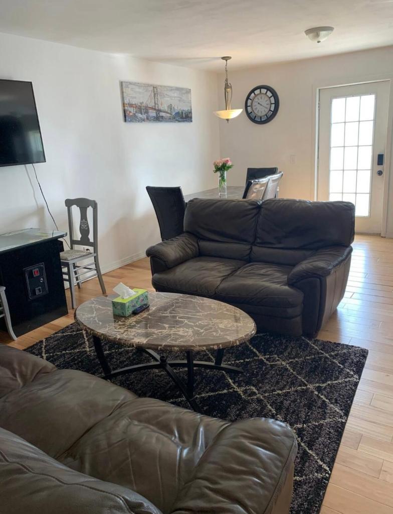 Self contained 2 level apartment with 4 bdrms & 2 bathroom photo 4