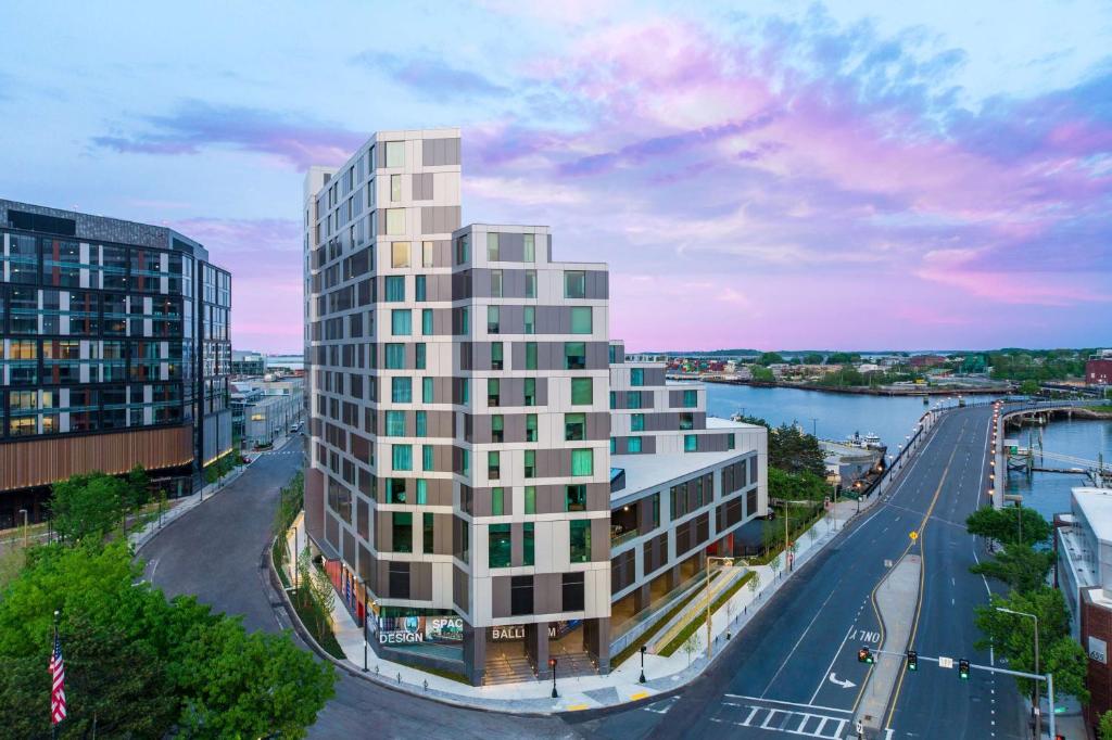Hampton Inn Boston Seaport District photo 2