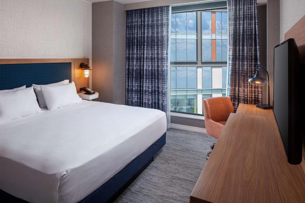Hampton Inn Boston Seaport District photo 1