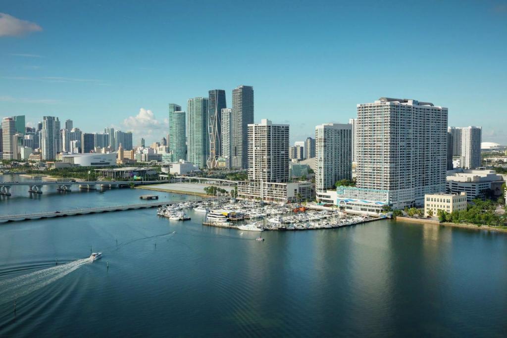 DoubleTree by Hilton Grand Hotel Biscayne Bay image